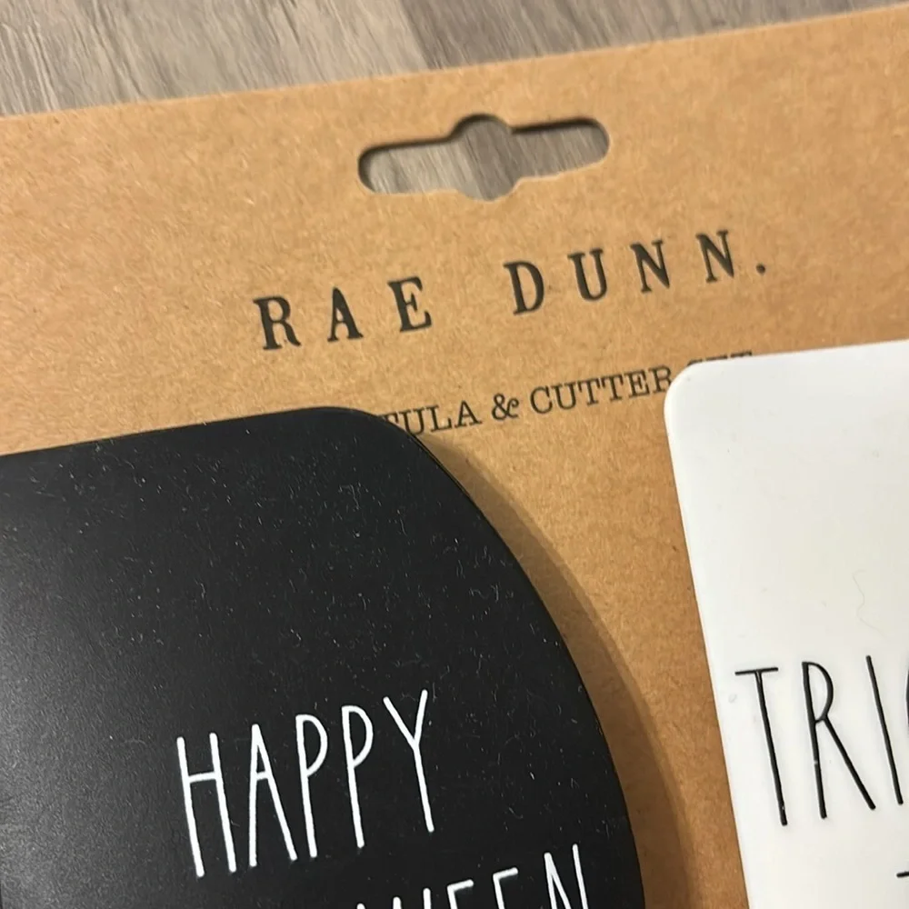 Rae Dunn HAPPY HALLOWEEN & TRICK OR TREAT SPATULAS & COOKIE CUTTER SET NEW